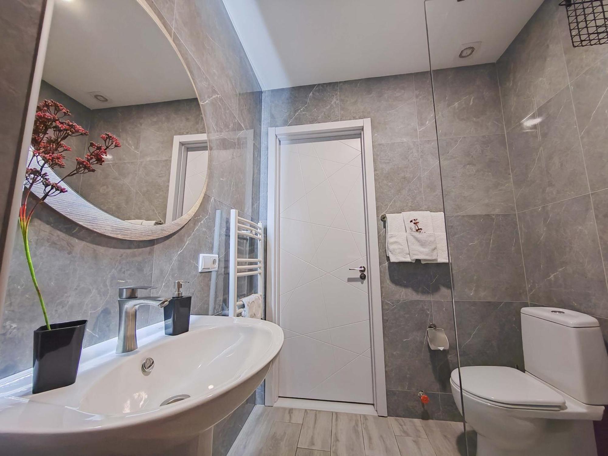 Round Garden Hotel تبليسي المظهر الخارجي الصورة